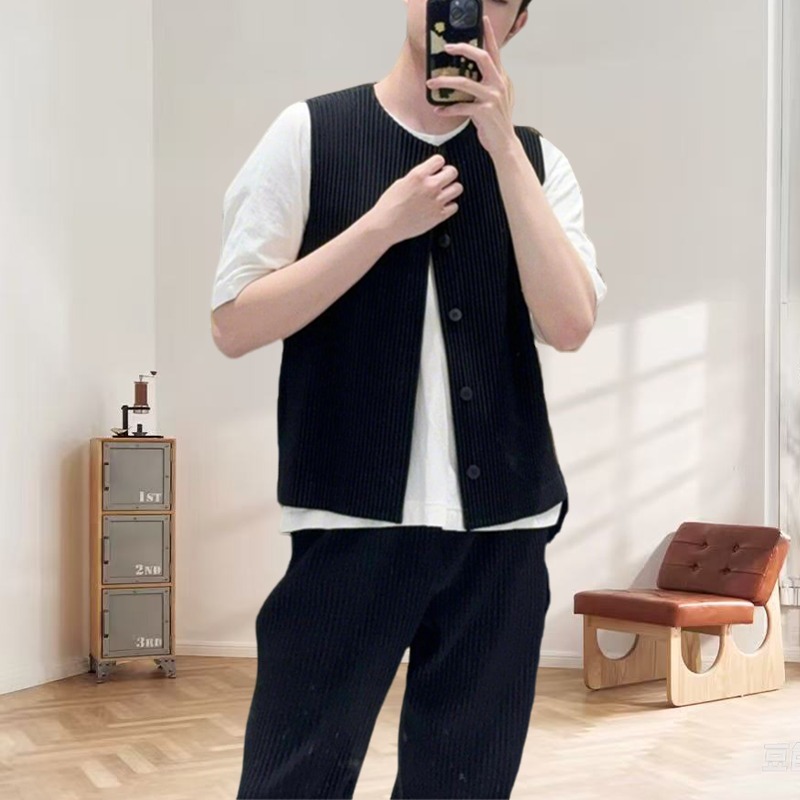Crew Clothing Summer Jacket - Miyake Original จีบเสื้อกั๊กผู้ชายลูกเรือคอฤดูใบไม้ผลิฤดูใบไม้ร่วงพับเสื้อจีบเสื้อกั๊กเสื้อกั๊กจีบเสื้อด้านบนเสื้อผ้า