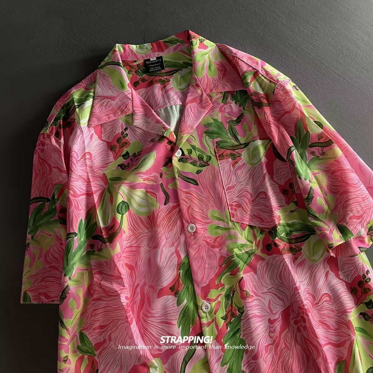 Summer Clothing Men 2025 - สีชมพู Graffiti ดอกไม้ Cuban COLLAR เสื้อฮาวายผู้หญิงและผู้ชายแขนสั้น
