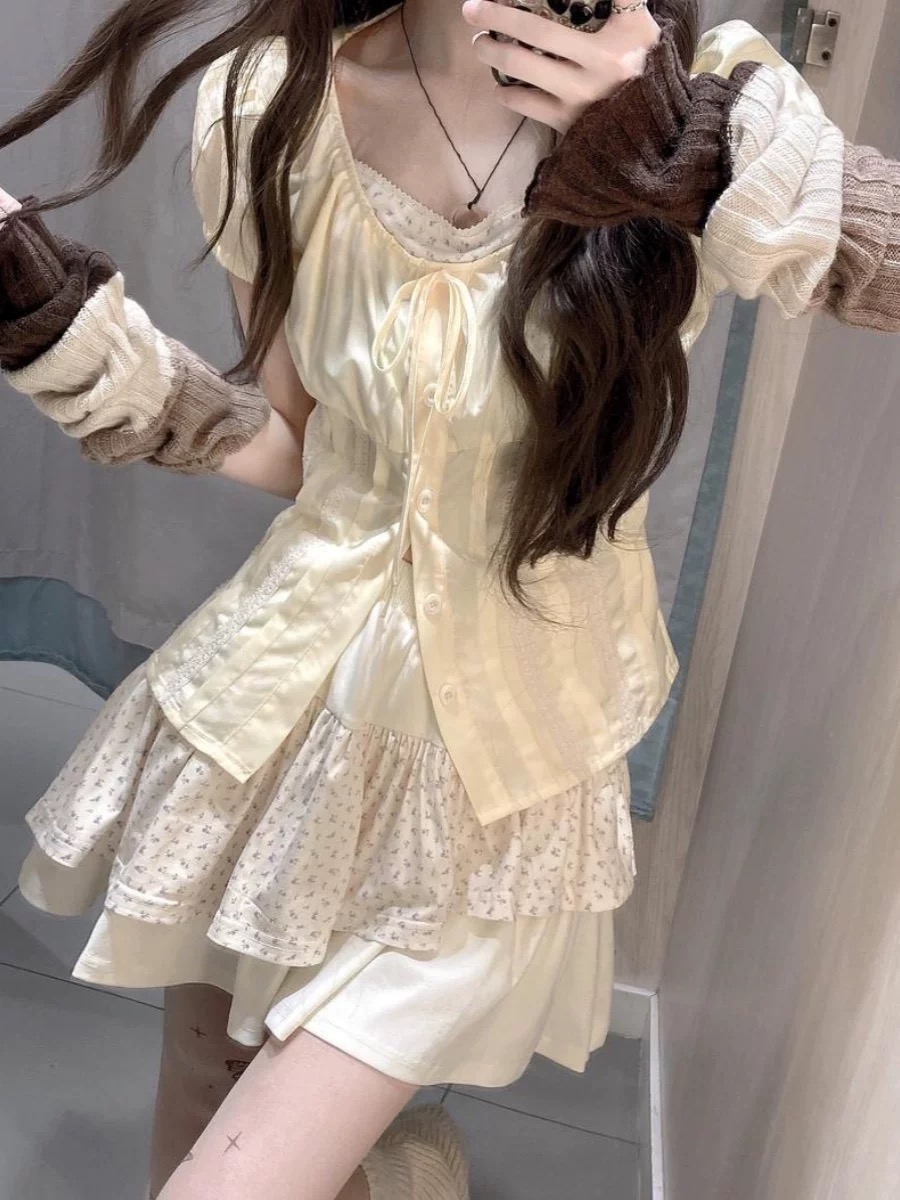 Summer Clothing For Girls - ชุดเซ็ตสองชิ้นลายดอกไม้หวานๆ สำหรับผู้หญิง ฤดูร้อน สไตล์โดปามีน เสื้อน่ารัก กระโปรงทรงเค้ก
